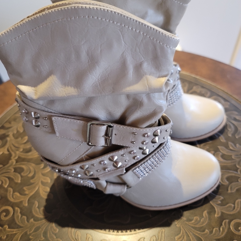 Boots - Picture 2 of 3